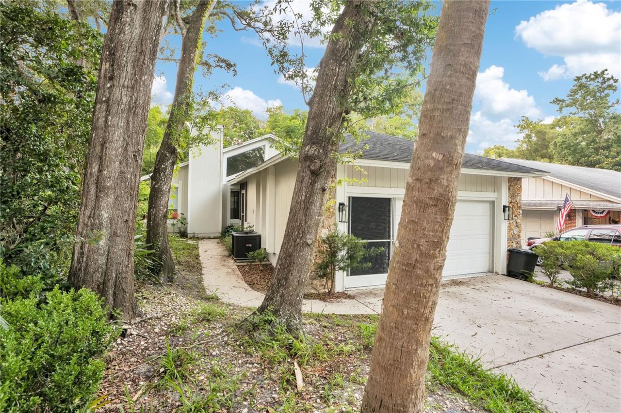 Photo 2 of 16 Raintree Ct, Ormond Beach, FL 32174