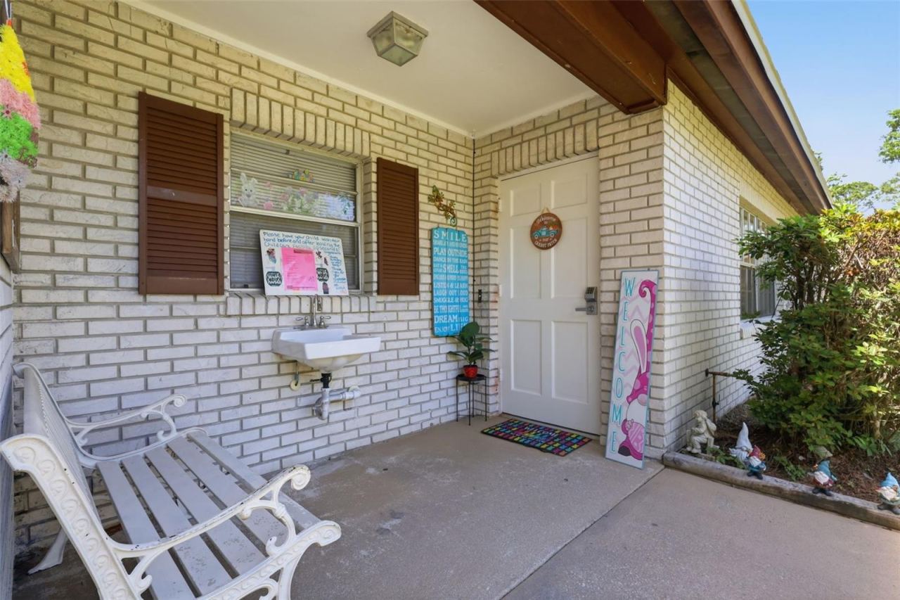 Photo 2 of 601 N Peach St, Bunnell, FL 32110