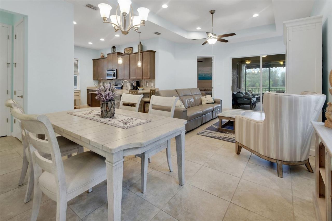 Photo 2 of 412 Tisbury Ct, Deland, FL 32724