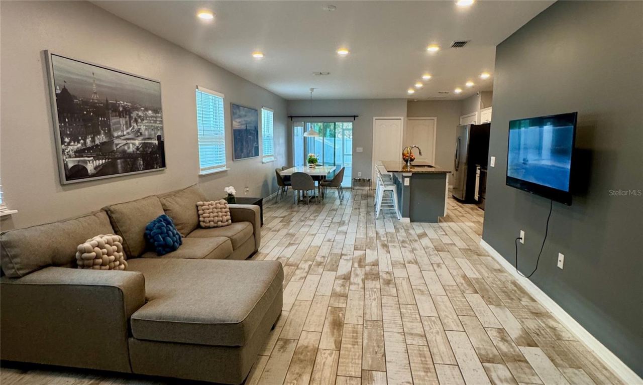 Photo 3 of 118 Hurst Ct, Deland, FL 32724