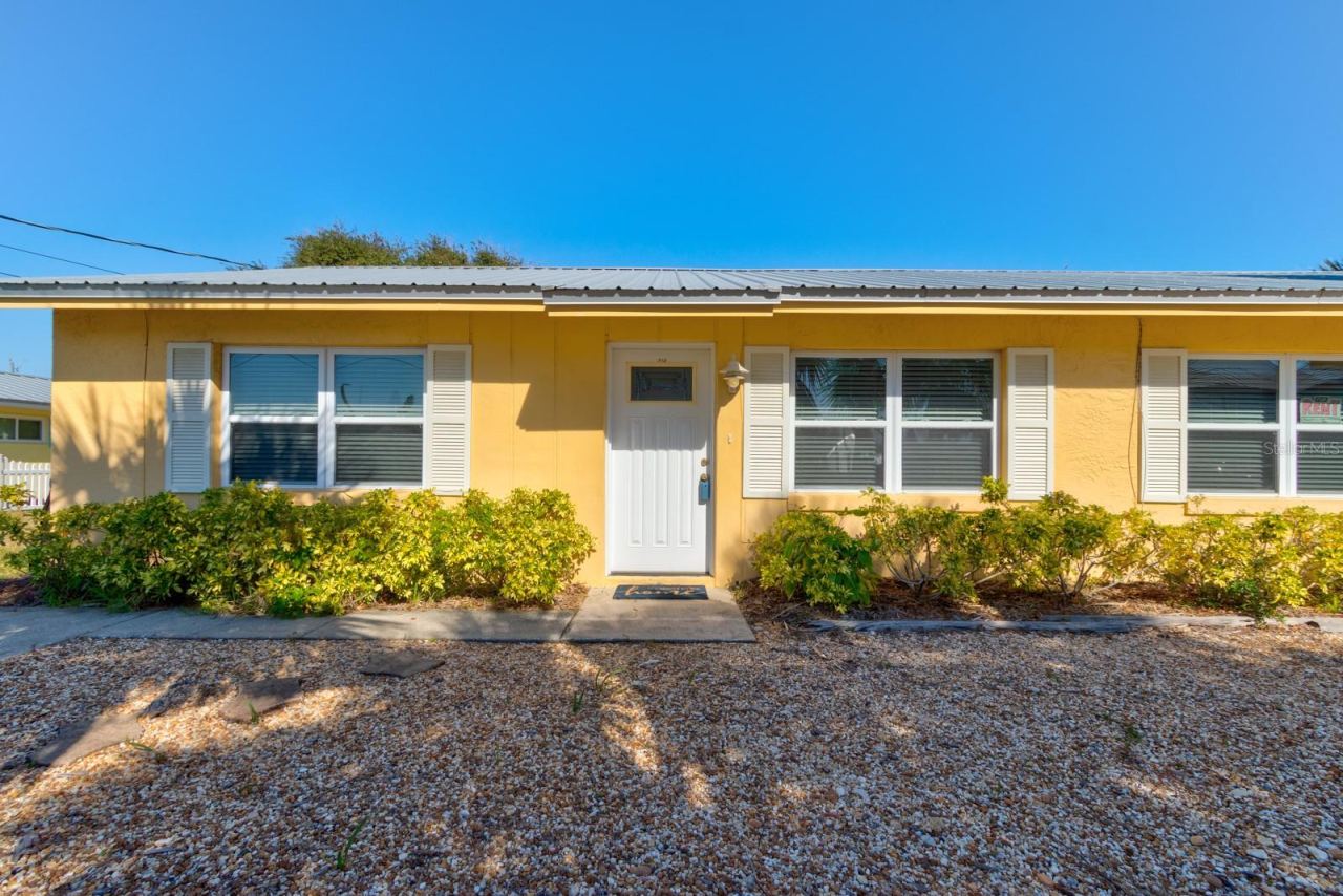 Photo 3 of 712-714 Oakwood Ave, New Smyrna Beach, FL 32169