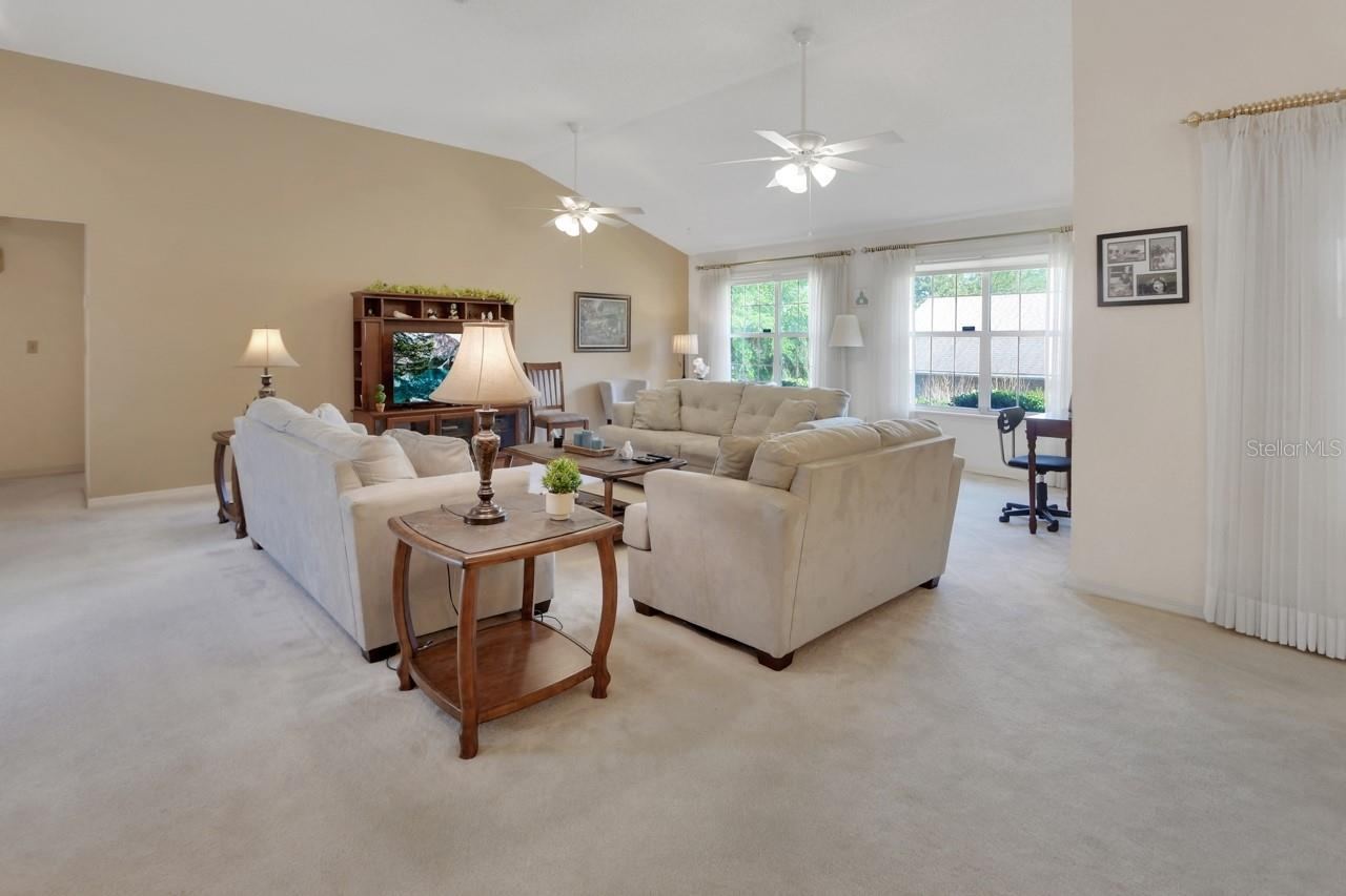 Photo 2 of 2520 S Glen Eagles Dr, Deland, FL 32724