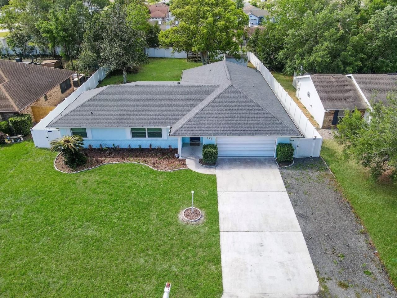 Photo 2 of 919 Sylvia Dr, Deltona, FL 32725
