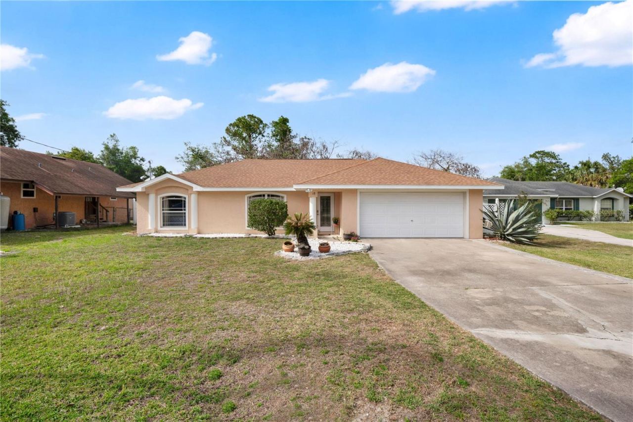 18 Angeles Rd, Debary, FL 32713