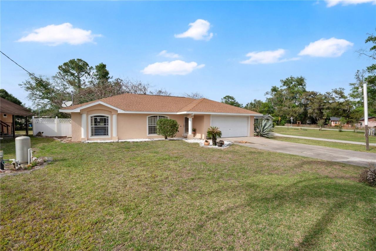 Photo 2 of 18 Angeles Rd, Debary, FL 32713