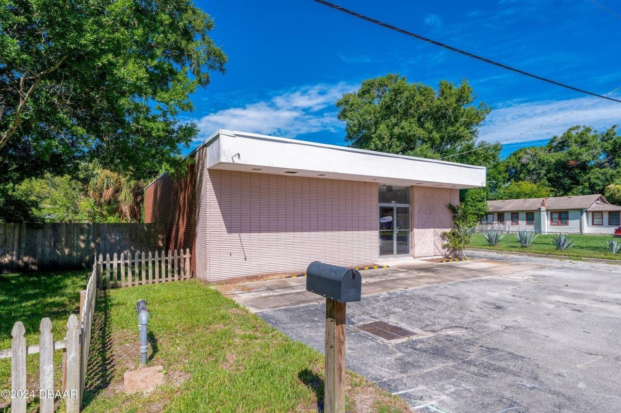 Photo 3 of 116 Center St, Daytona Beach, FL 32117
