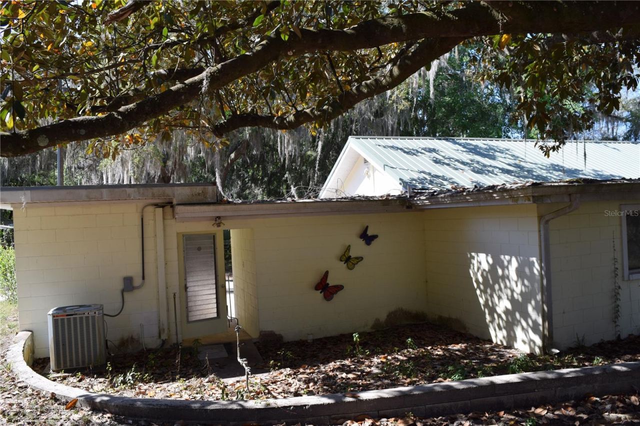 Photo 3 of 121 Aweema Way, Melrose, FL 32666