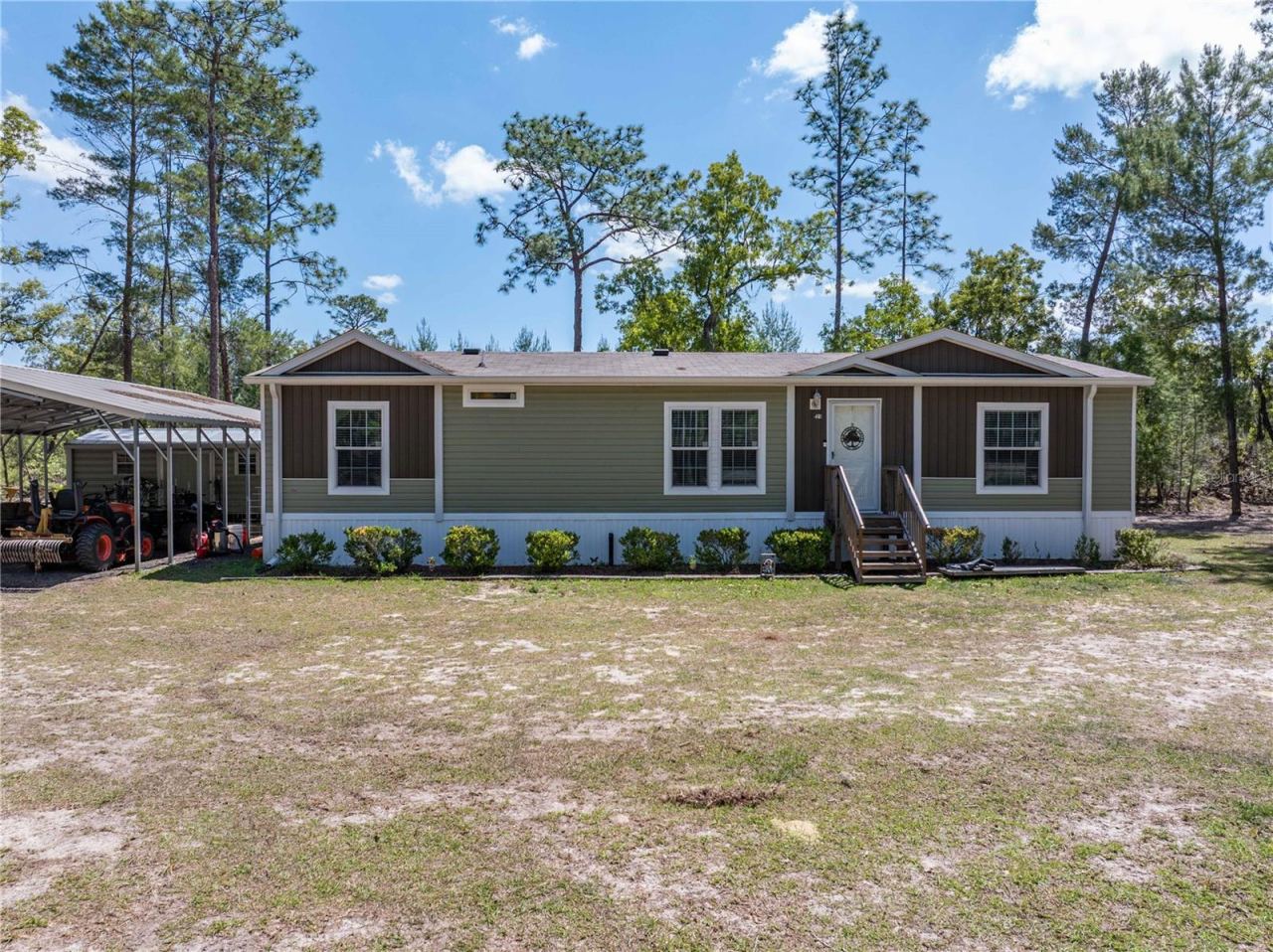 221 Magnolia Rd, Hawthorne, FL 32640
