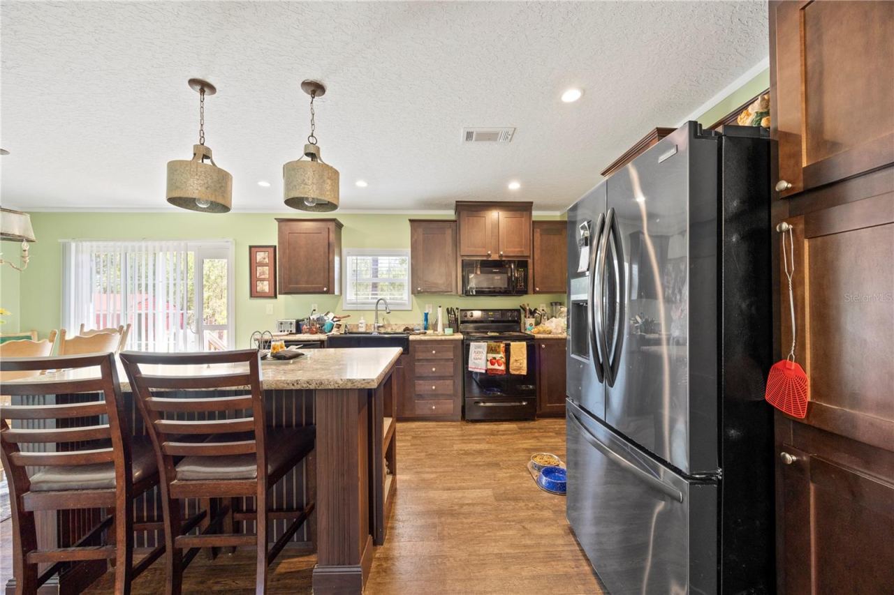 Photo 2 of 221 Magnolia Rd, Hawthorne, FL 32640