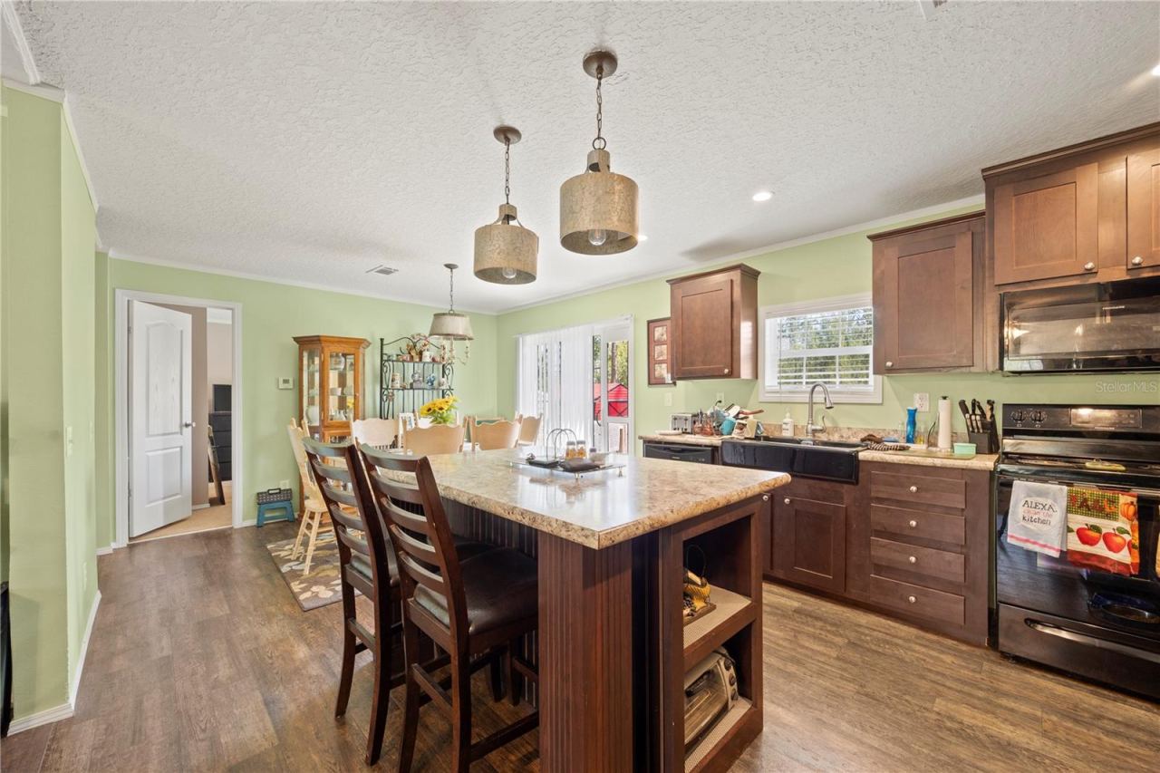Photo 3 of 221 Magnolia Rd, Hawthorne, FL 32640