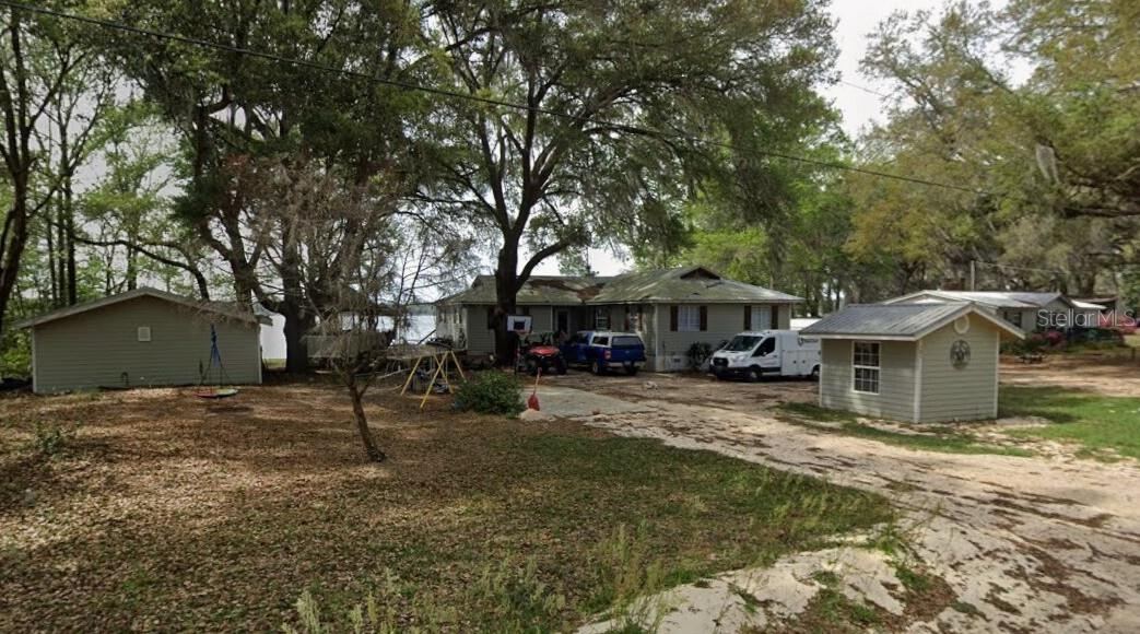 101 Walker Dr, Interlachen