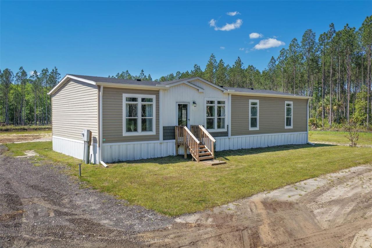 Photo 2 of 15539 County Rd 305, Bunnell, FL 32110