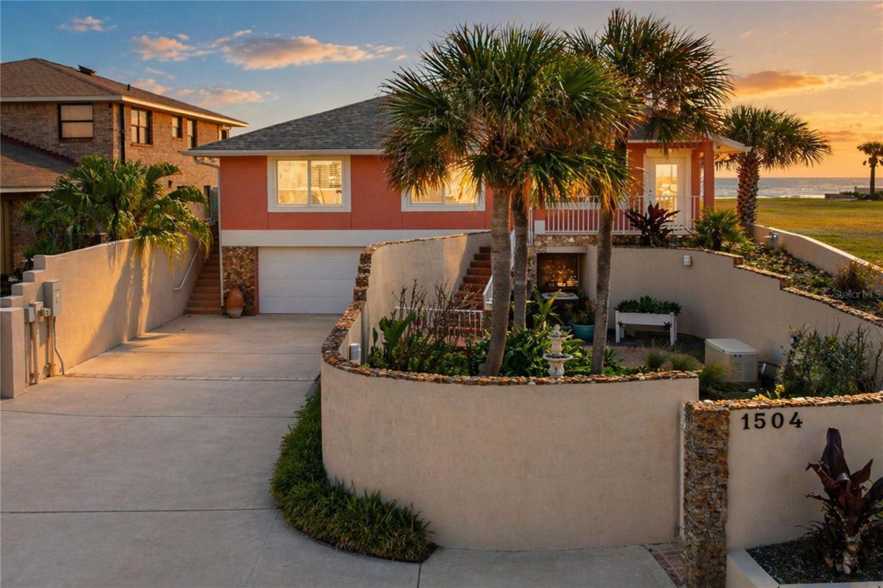Photo 3 of 1504 N Atlantic Ave, Daytona Beach, FL 32118