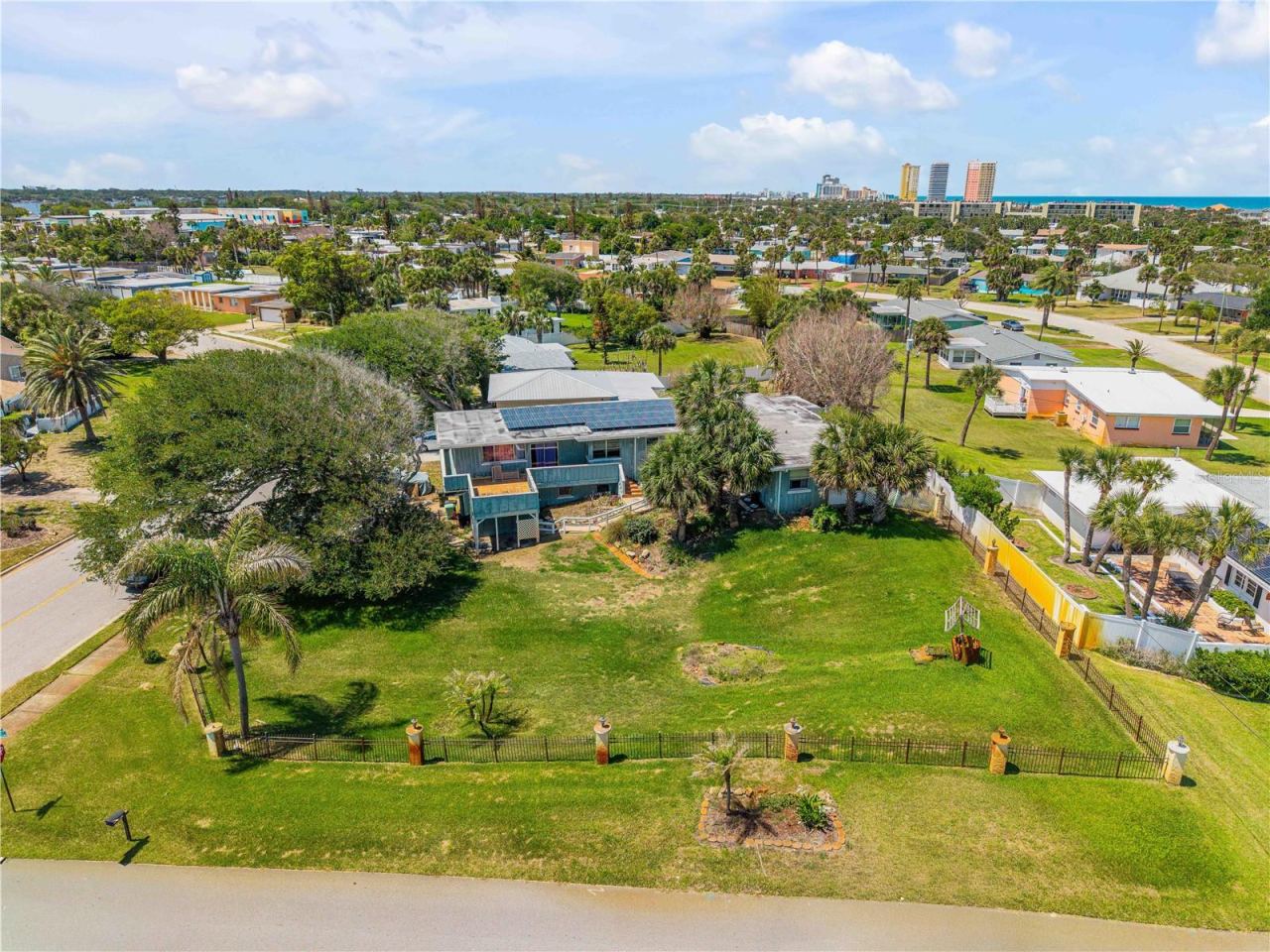 Photo 3 of 401 Driftwood Ave, Daytona Beach, FL 32118