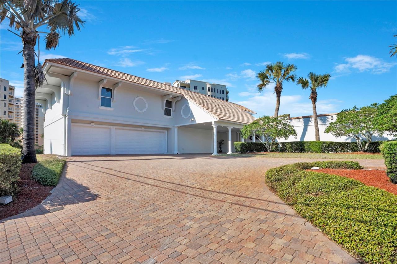 Photo 2 of 2117 Ocean Dr, New Smyrna Beach, FL 32169