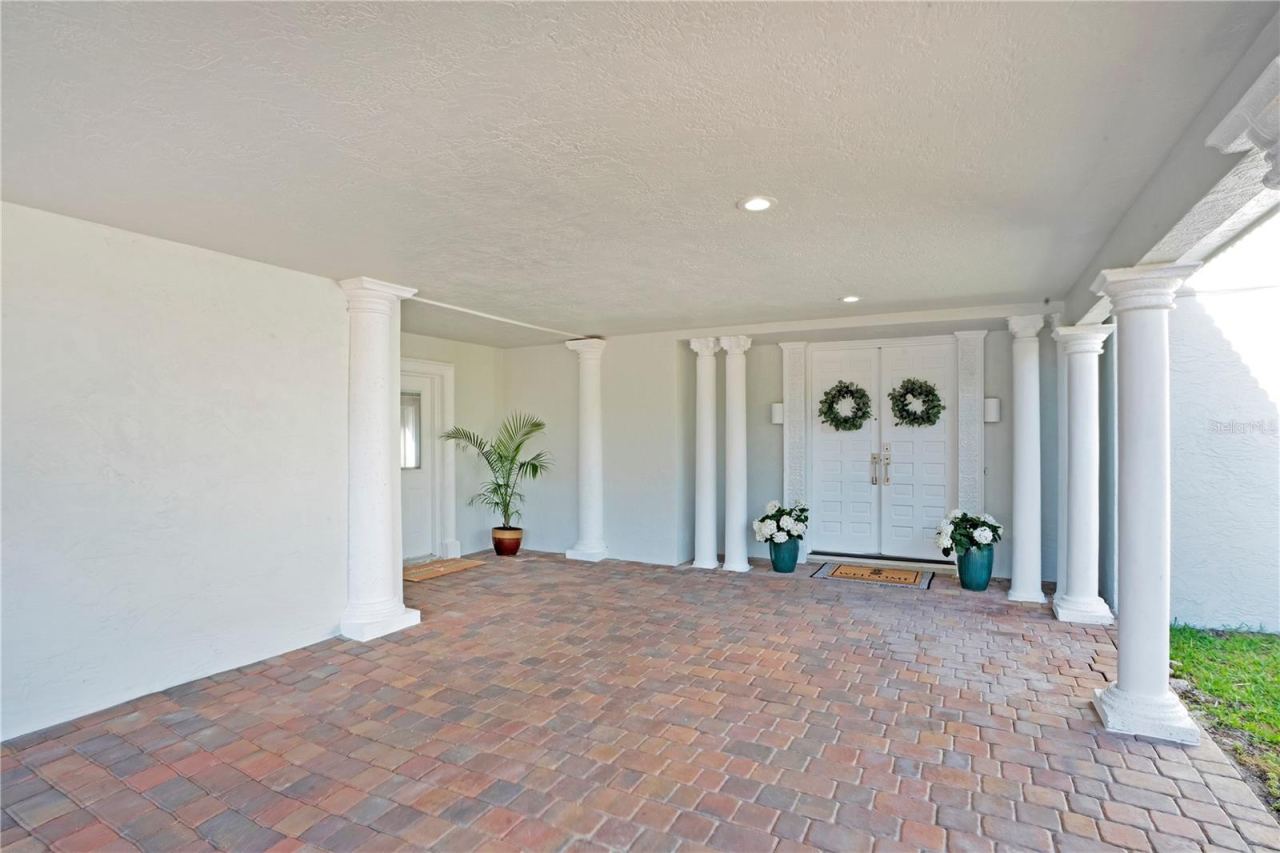 Photo 3 of 2117 Ocean Dr, New Smyrna Beach, FL 32169
