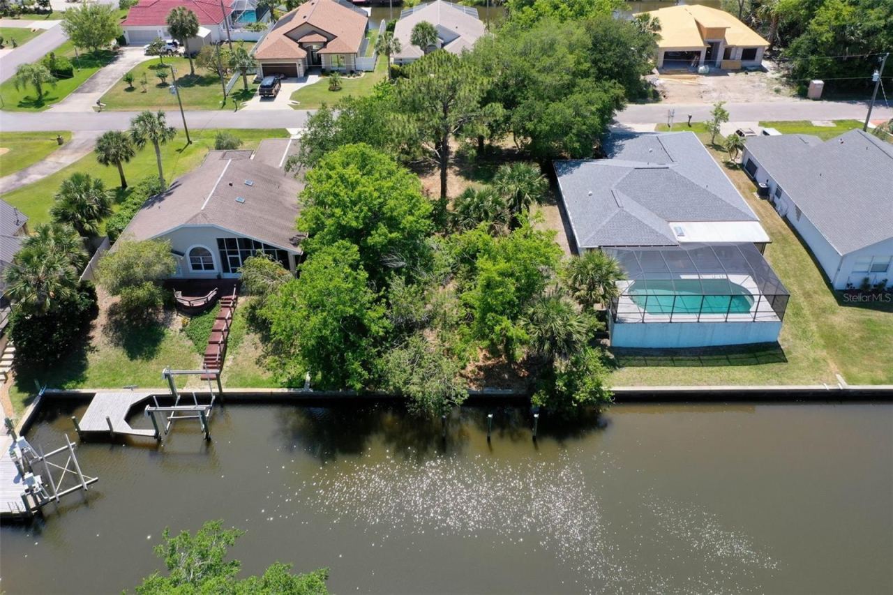 6 Corona Ct, Palm Coast, FL 32137