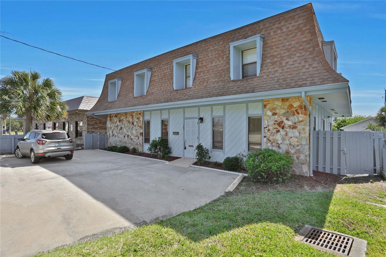 162 S Peninsula Dr, Daytona Beach