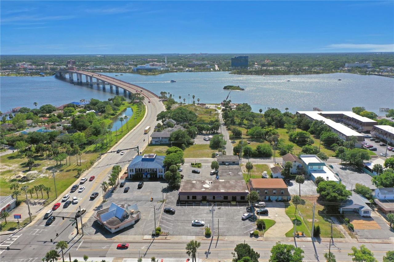 Photo 2 of 162 S Peninsula Dr, Daytona Beach, FL 32118
