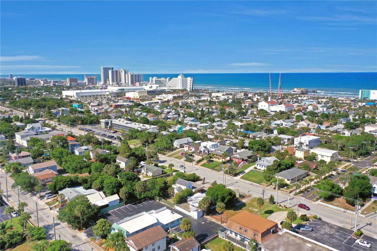 Photo 3 of 162 S Peninsula Dr, Daytona Beach, FL 32118