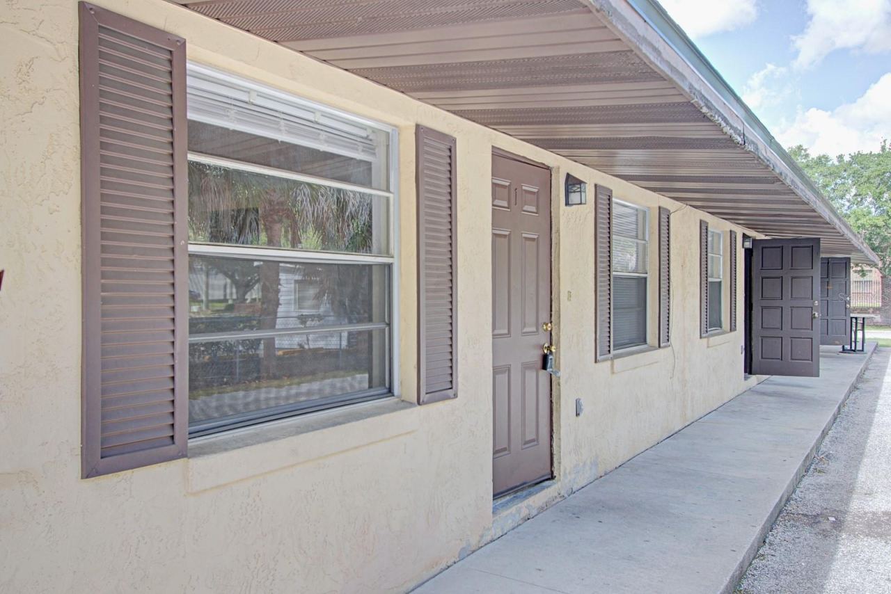 830 N Clake St, Deland, FL 32724