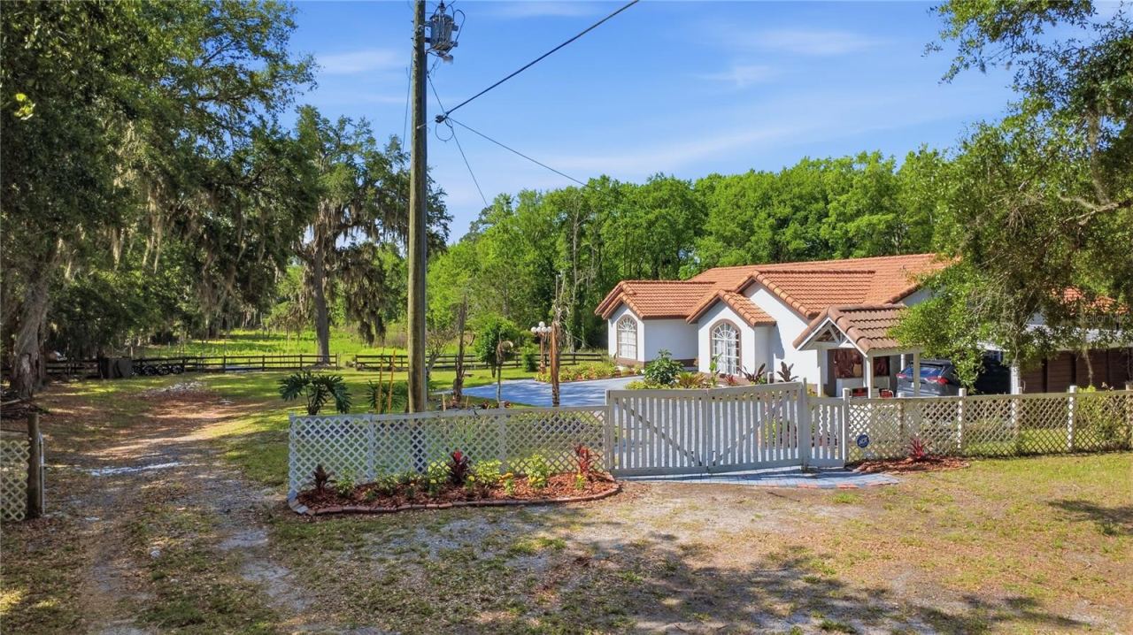 Photo 2 of 1898 Blackwelder Rd, De Leon Springs, FL 32130