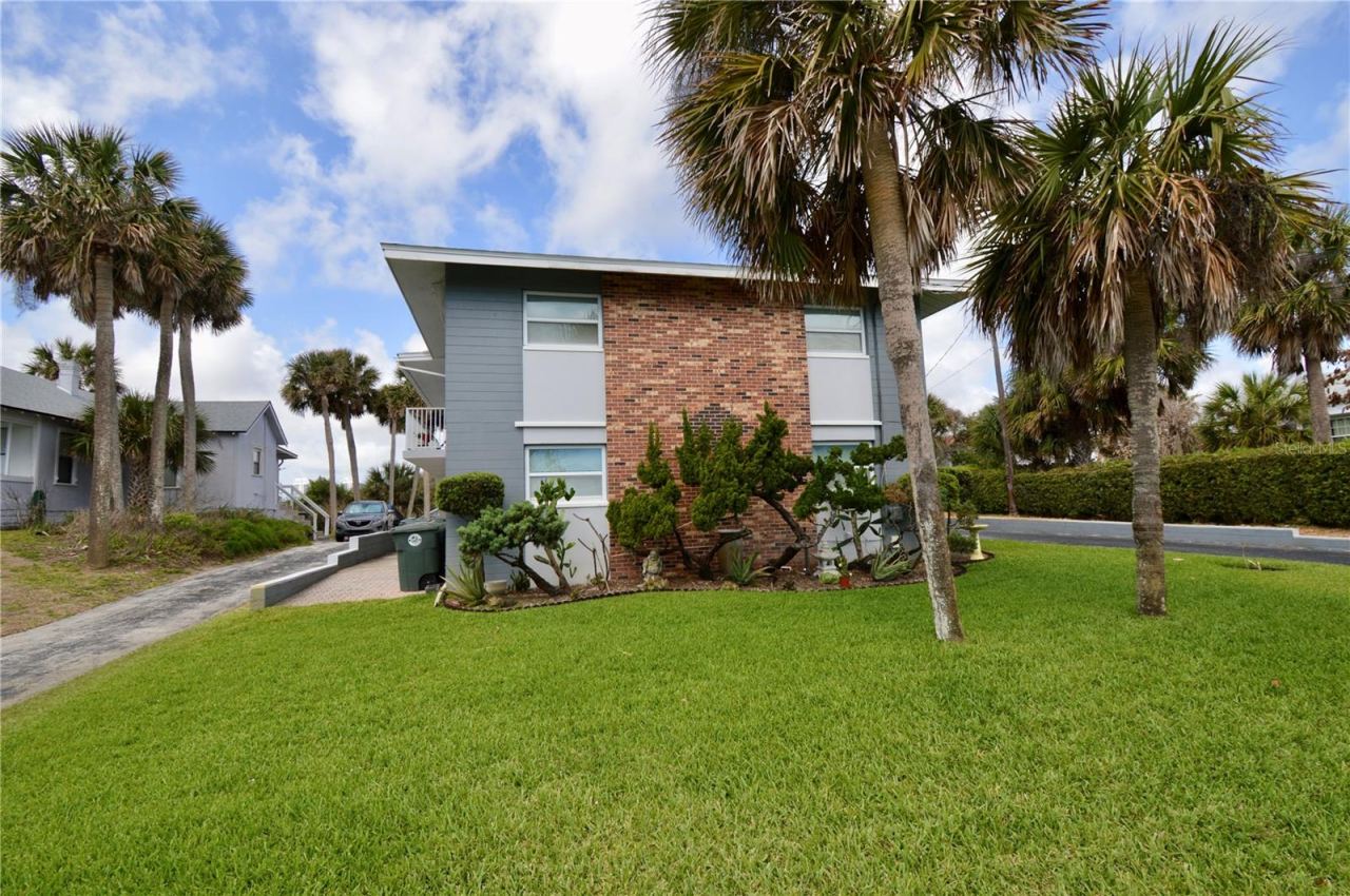 Photo 2 of 835 N Grandview Ave, Daytona Beach, FL 32118