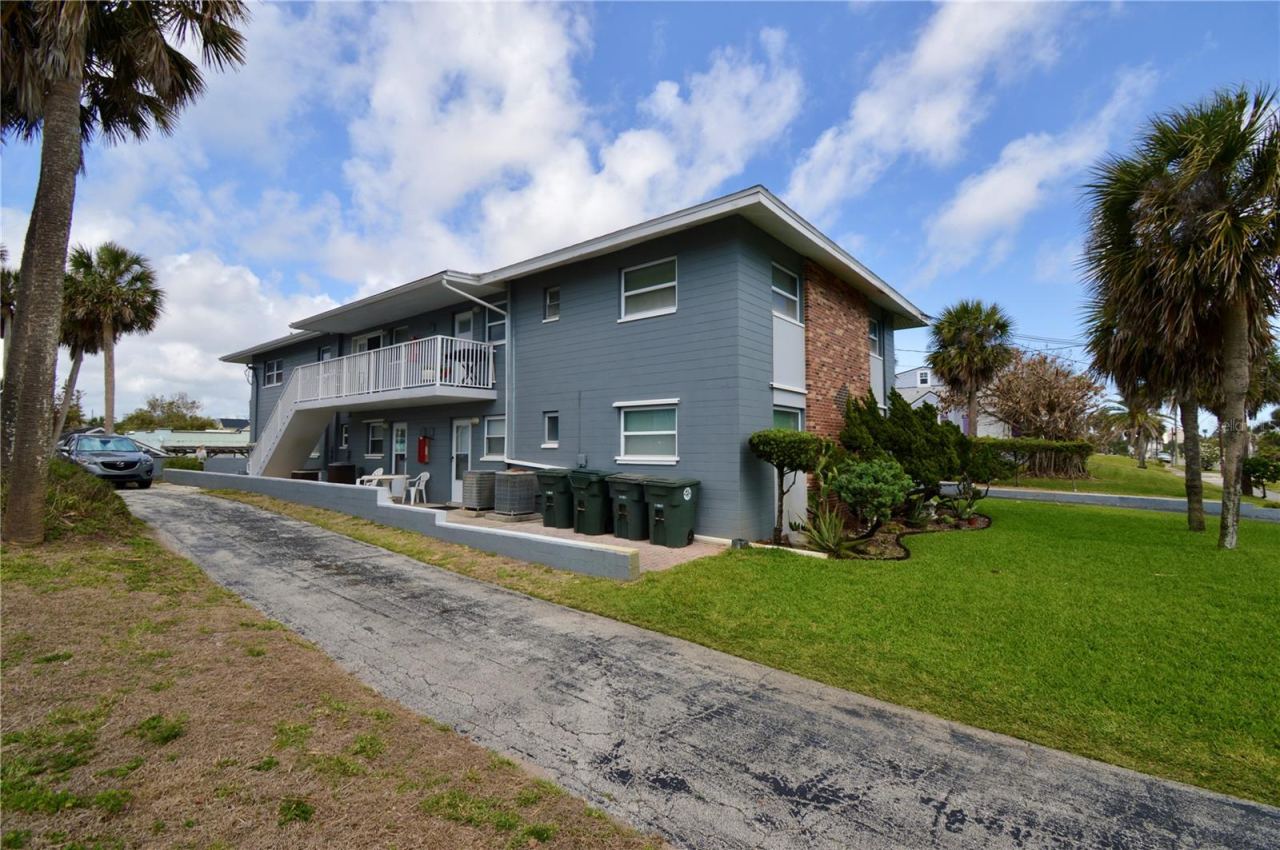 Photo 3 of 835 N Grandview Ave, Daytona Beach, FL 32118