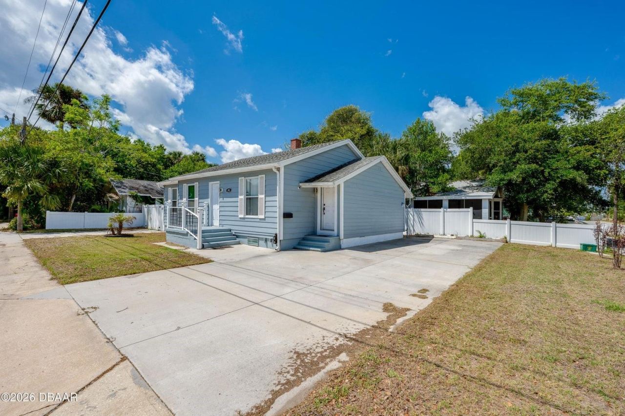 Photo 3 of 243 N Peninsula Dr, Daytona Beach, FL 32118