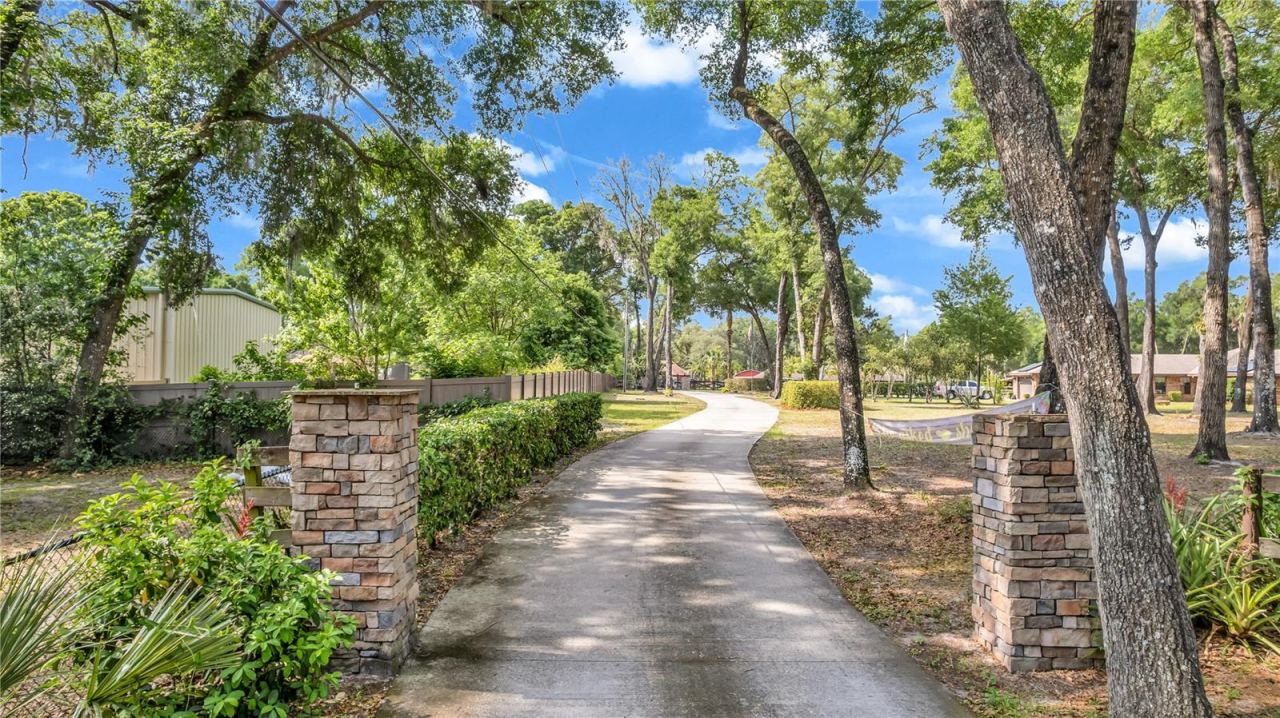 Photo 3 of 721 Mcgregor Rd, Deland, FL 32720