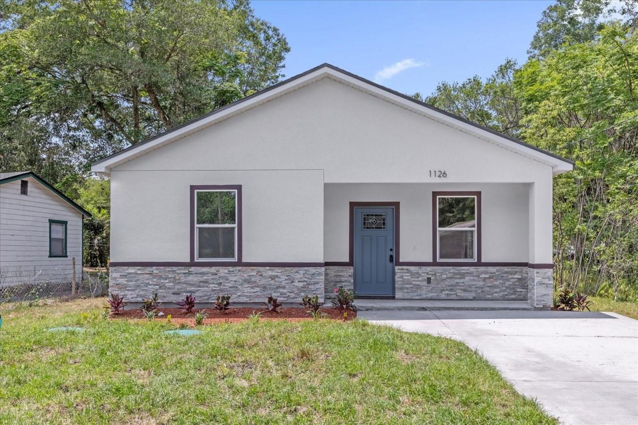 1126 S Thompson Ave, Deland, FL 32720