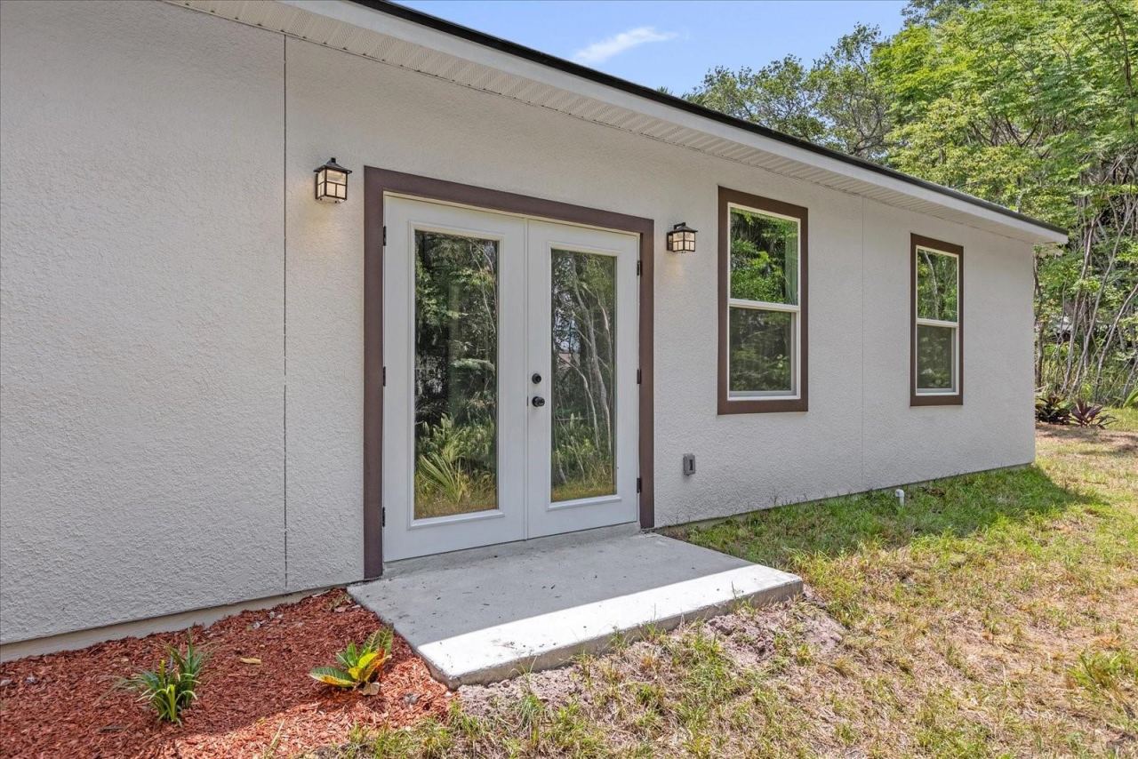 Photo 3 of 1126 S Thompson Ave, Deland, FL 32720
