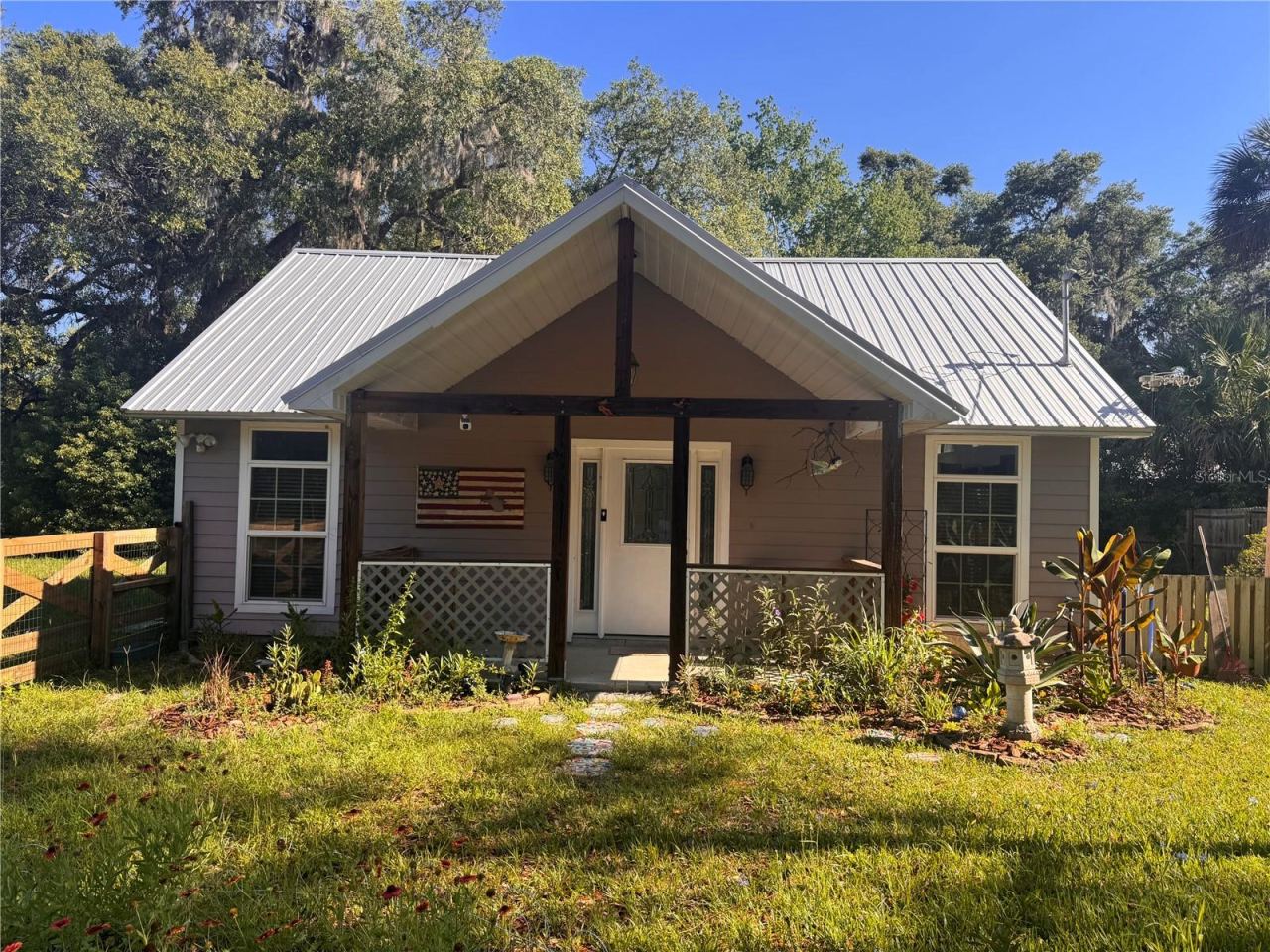 103 Grove St, Melrose, FL 32666
