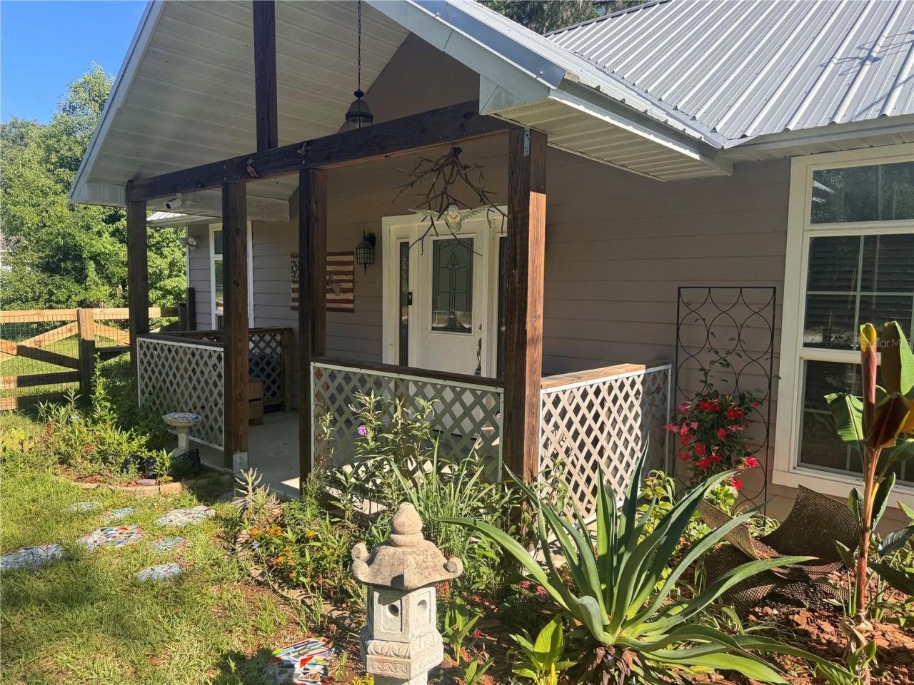 Photo 2 of 103 Grove St, Melrose, FL 32666