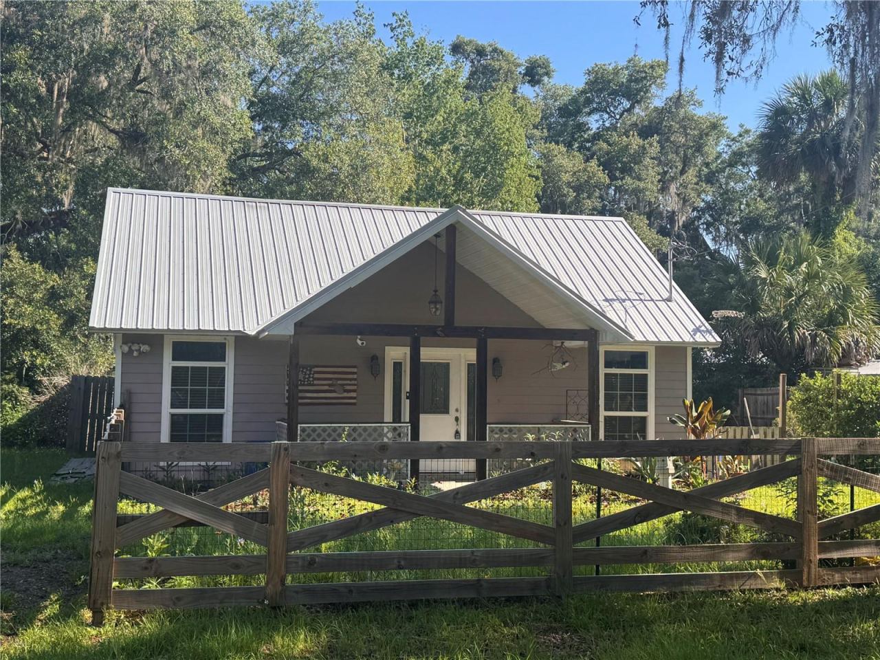 Photo 3 of 103 Grove St, Melrose, FL 32666