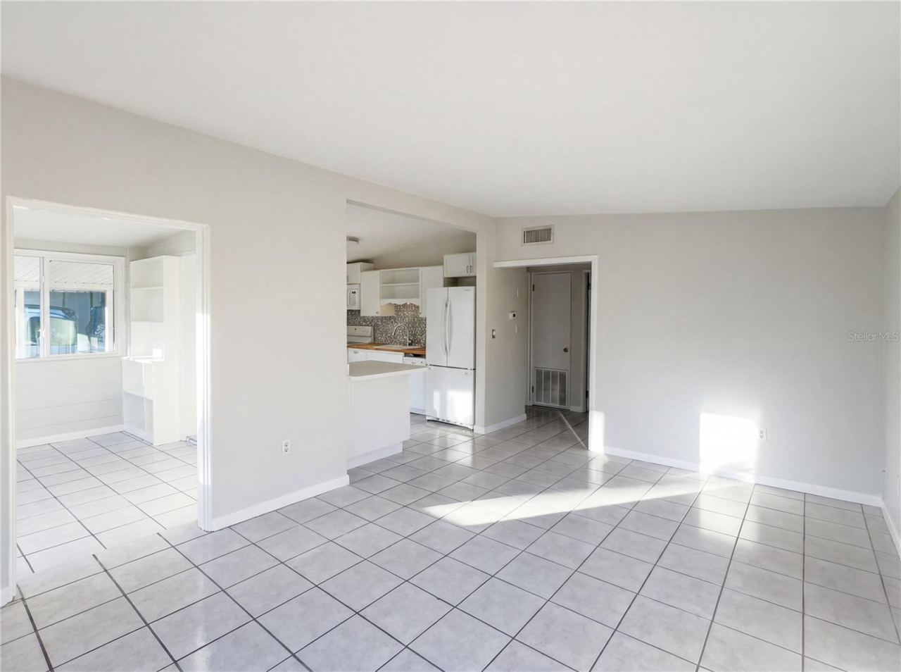 Photo 3 of 911 New York St, Edgewater, FL 32132