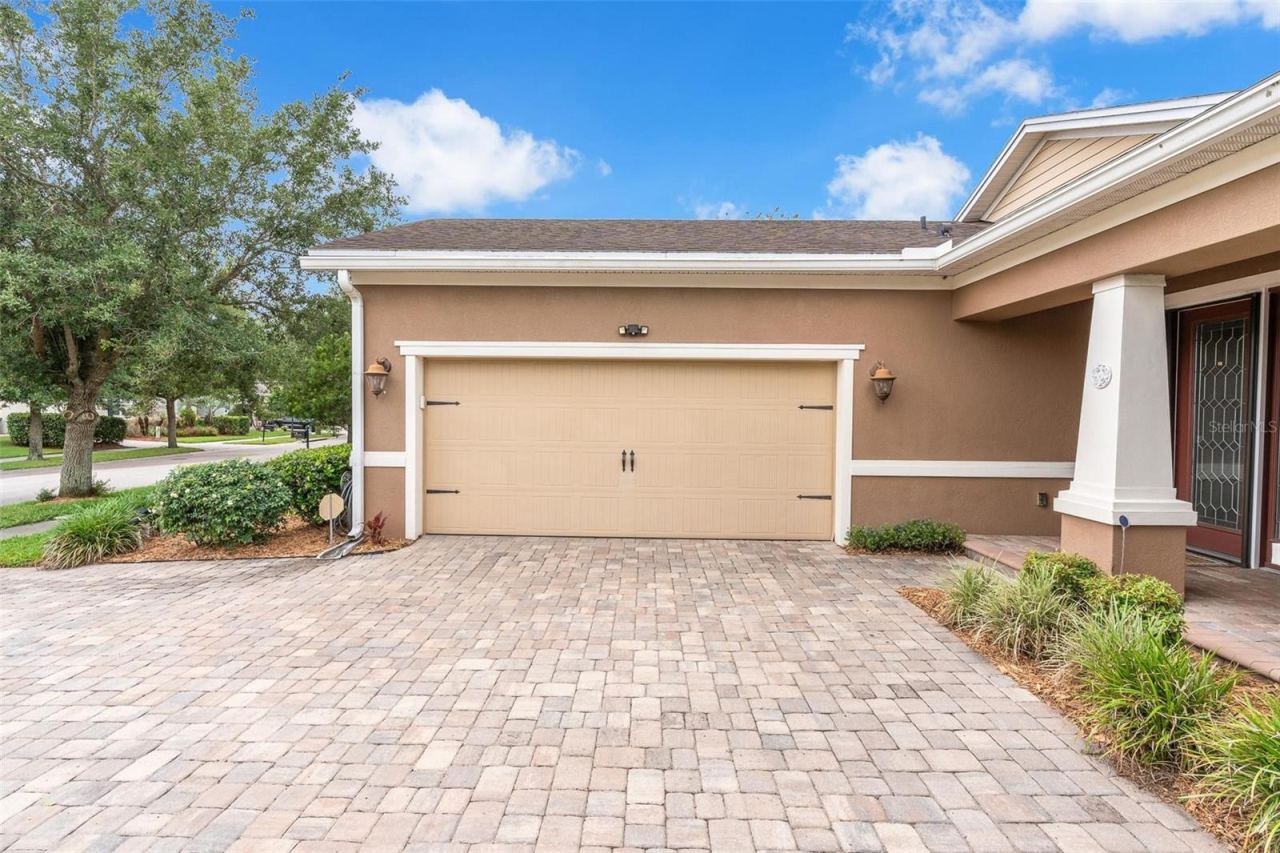 Photo 2 of 903 Victoria Hills Dr S, Deland, FL 32724