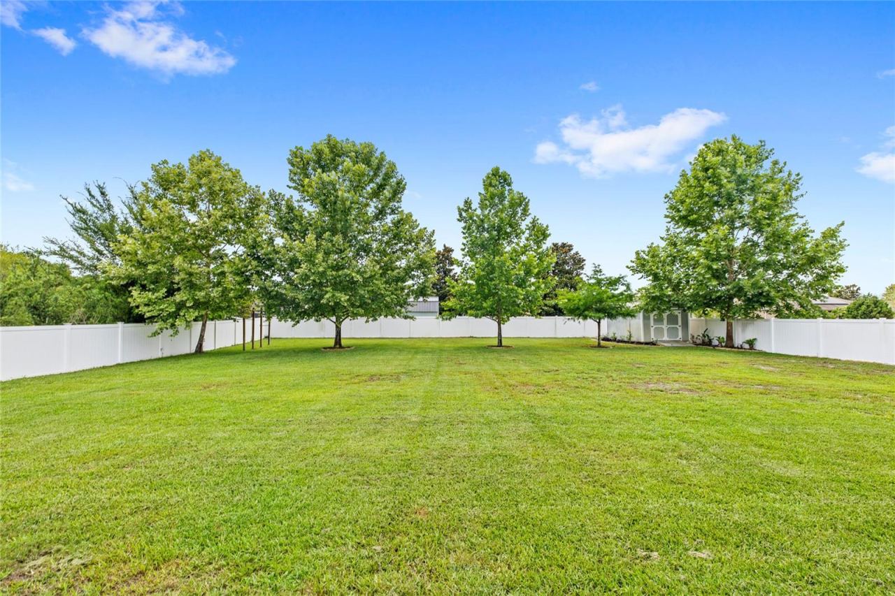 Photo 3 of 122 Los Arbor Dr, Deland, FL 32724