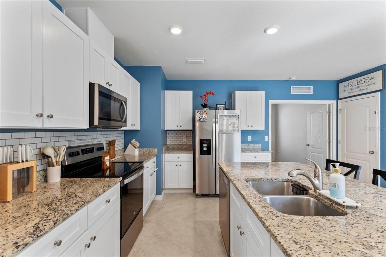 Photo 2 of 407 Pelham Park Dr, Deland, FL 32720