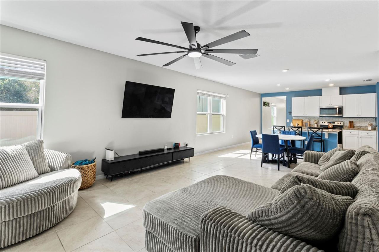 Photo 3 of 407 Pelham Park Dr, Deland, FL 32720
