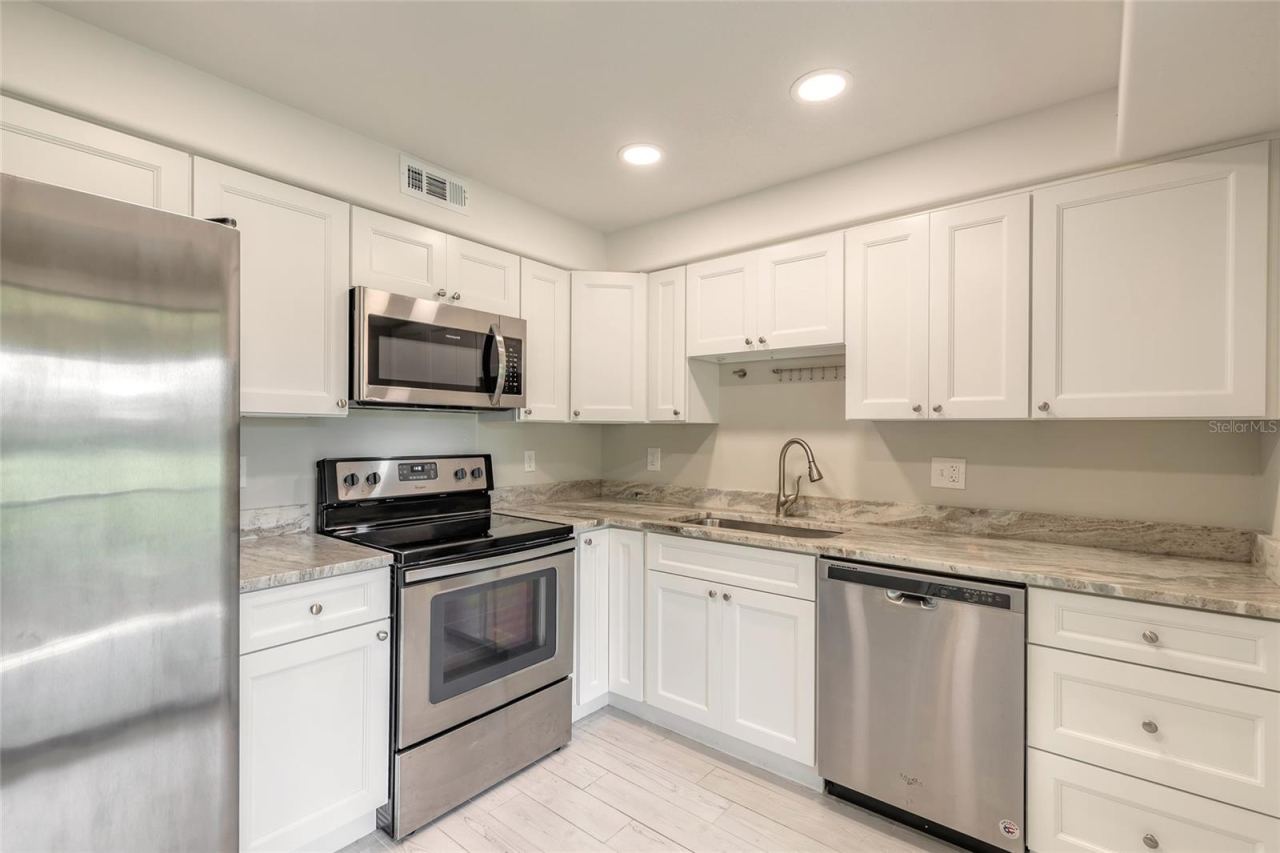 Photo 4 of 275 Indigo Dr #204, Daytona Beach, FL 32114