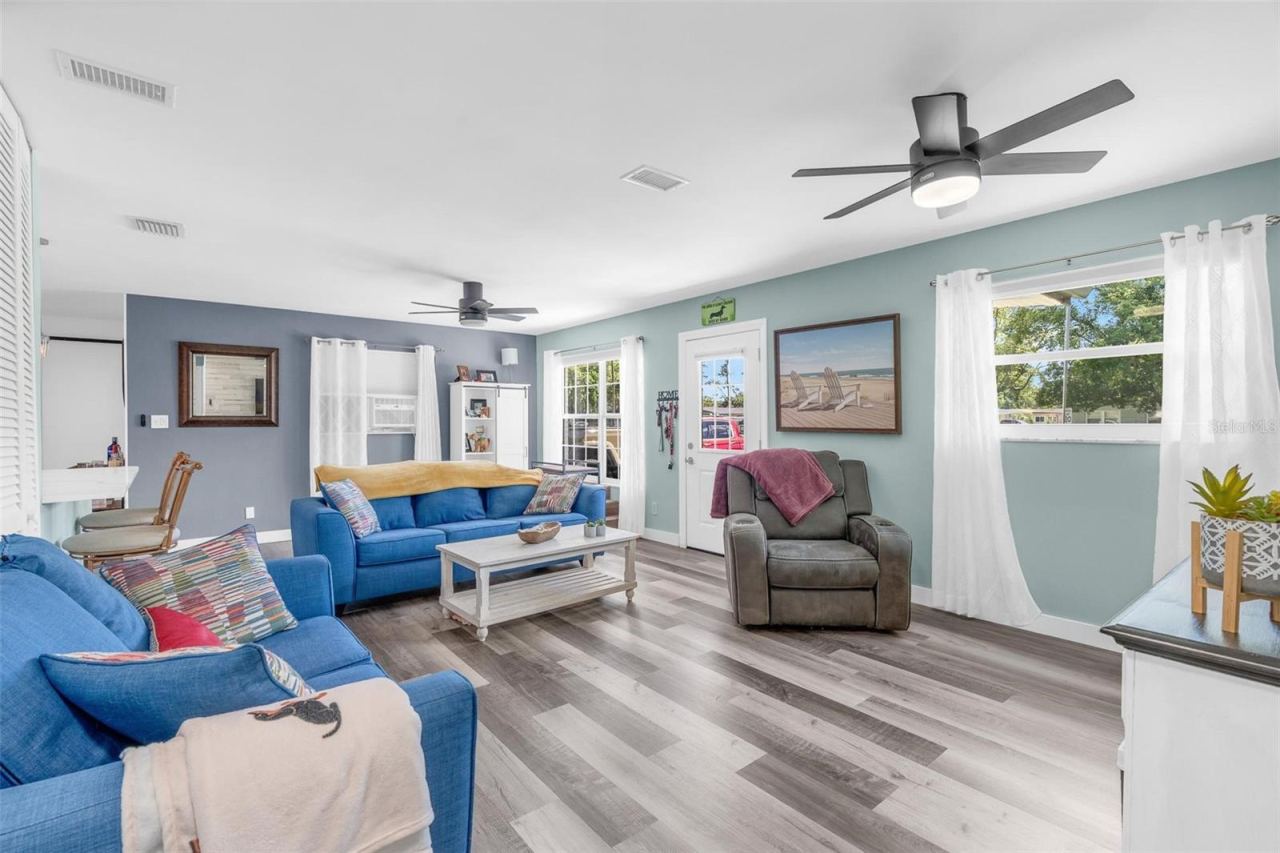 Photo 2 of 2824 Oak Lea Dr, South Daytona, FL 32119