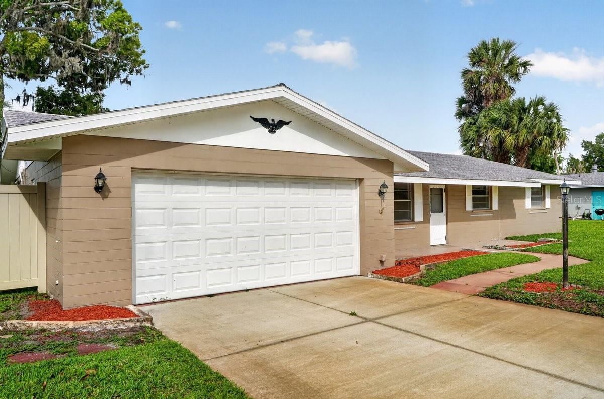 Photo 2 of 2342 Citrus Ave, South Daytona, FL 32119