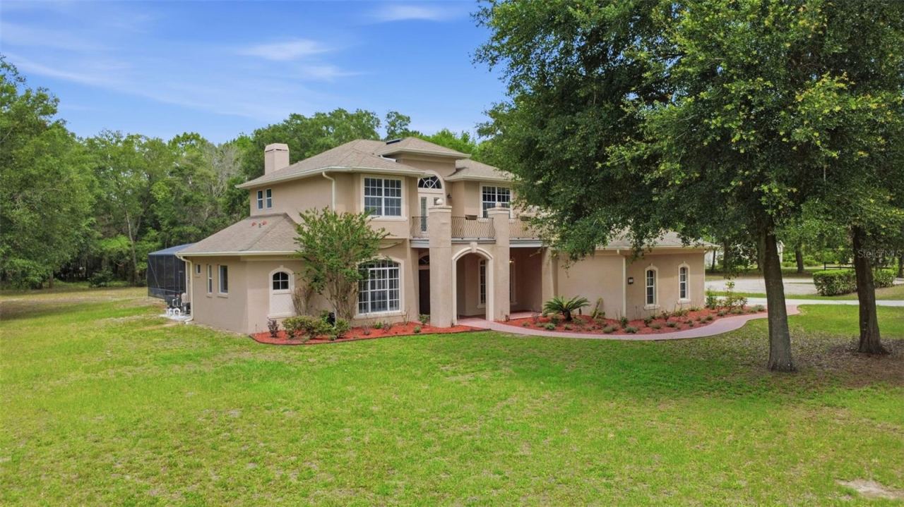Photo 2 of 530 N Blue Lake Ave, Deland, FL 32724
