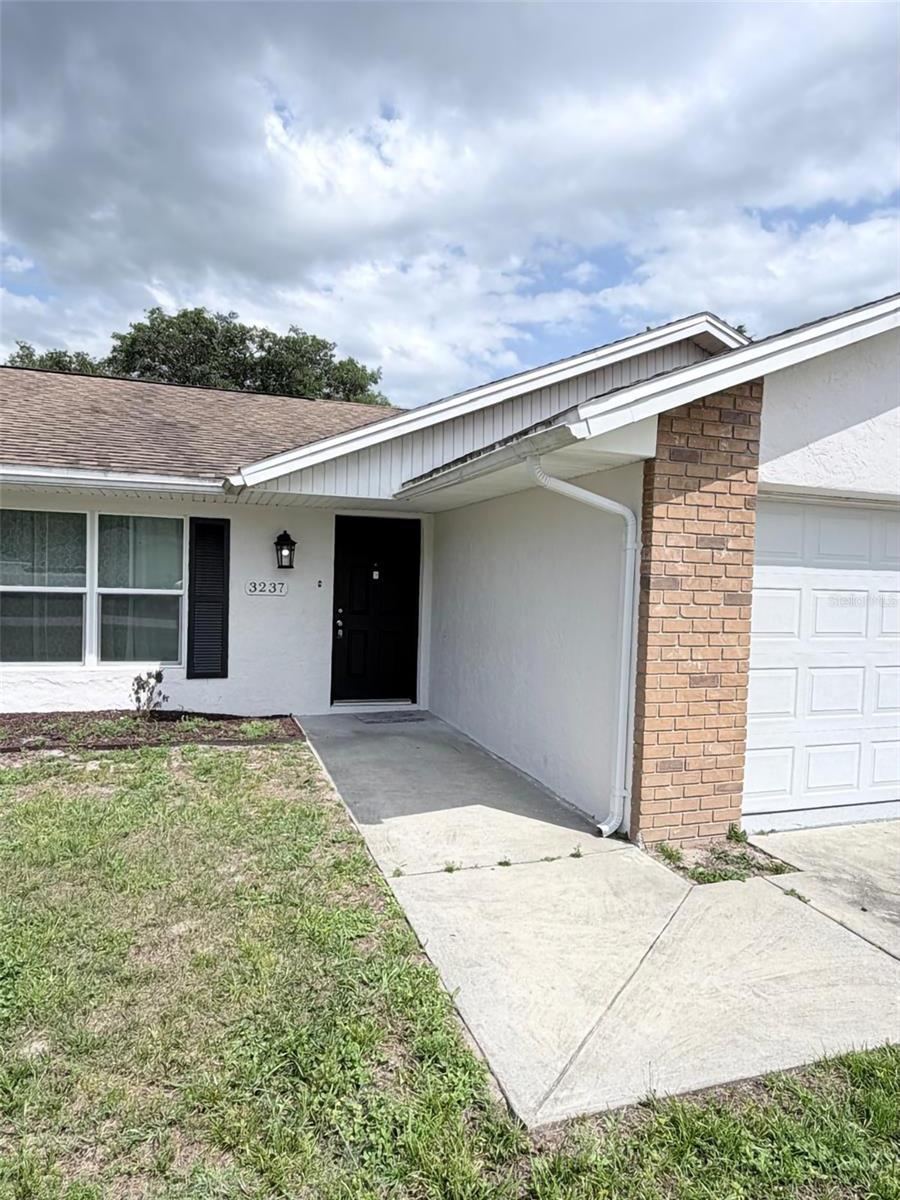 Photo 2 of 3237 London Ave, Deltona, FL 32738