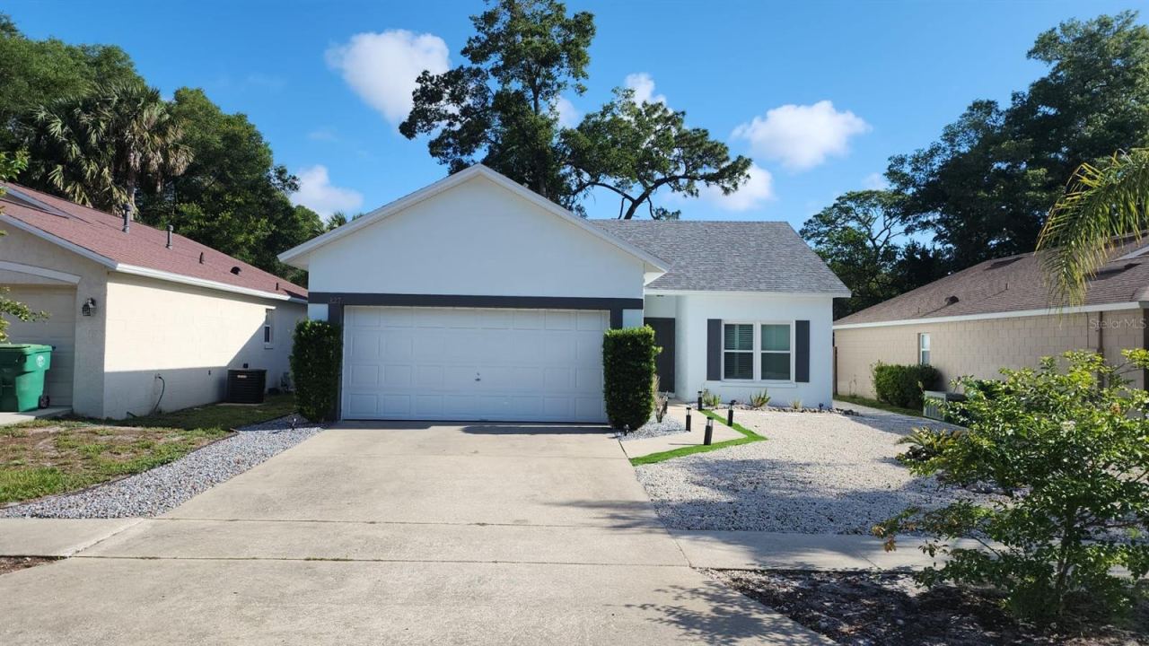 327 Heritage Estates Ln, Deland, FL 32720