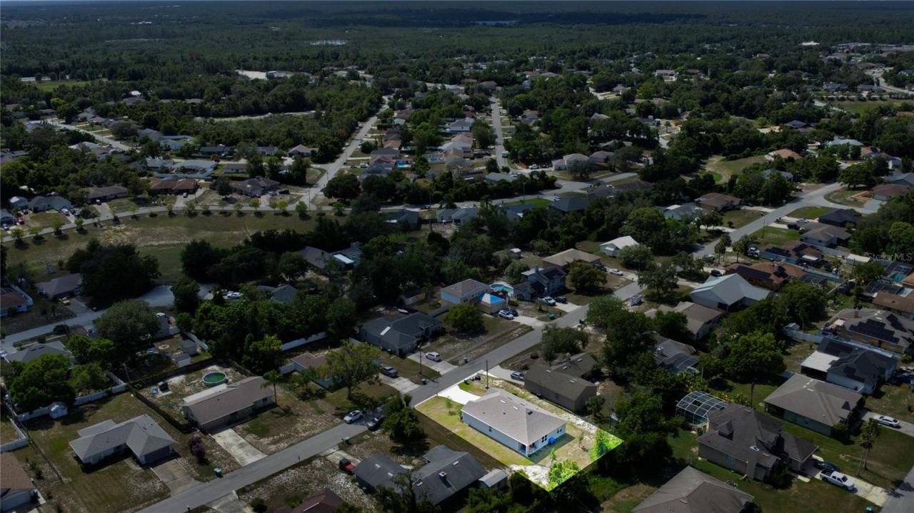Photo 3 of 2033 E Gloria Dr, Deltona, FL 32725