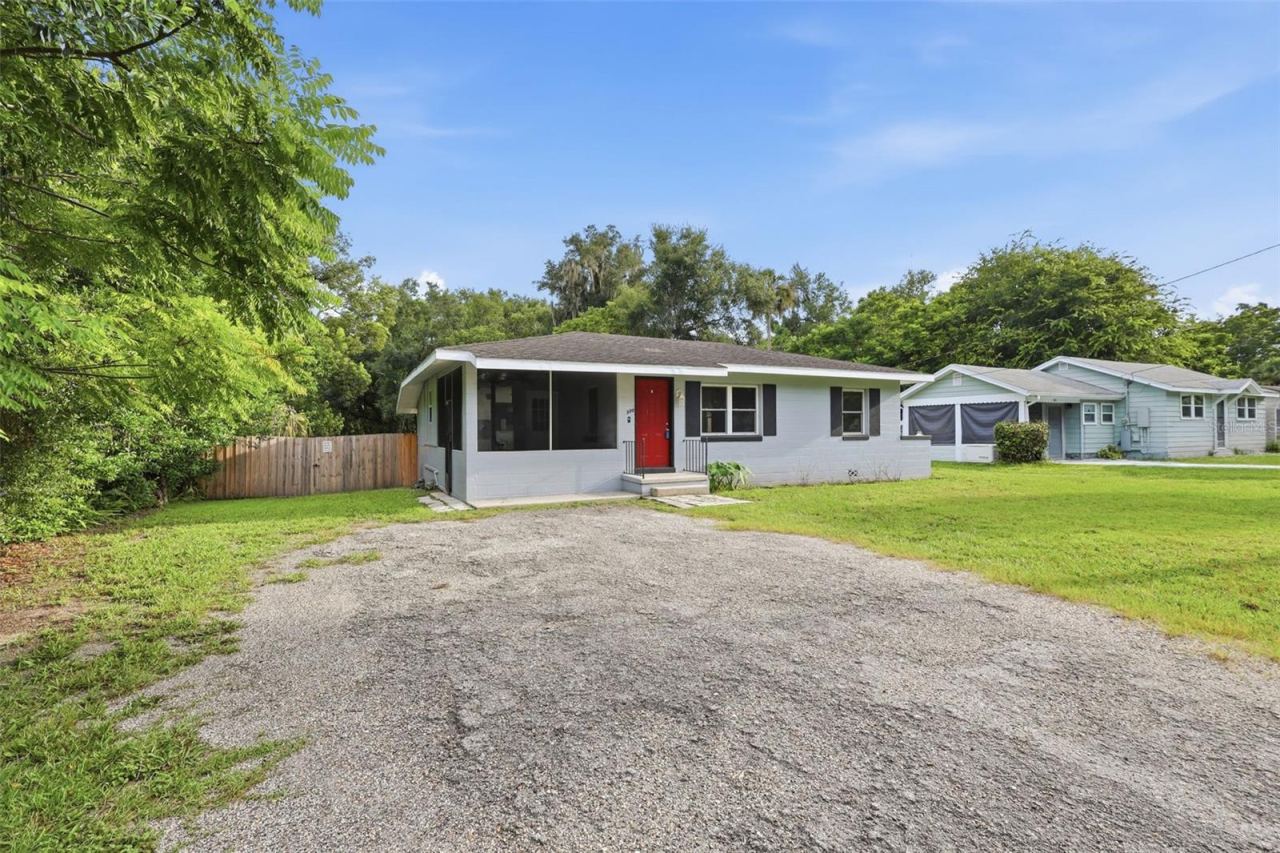 Photo 2 of 320 W Graves Ave, Orange City, FL 32763