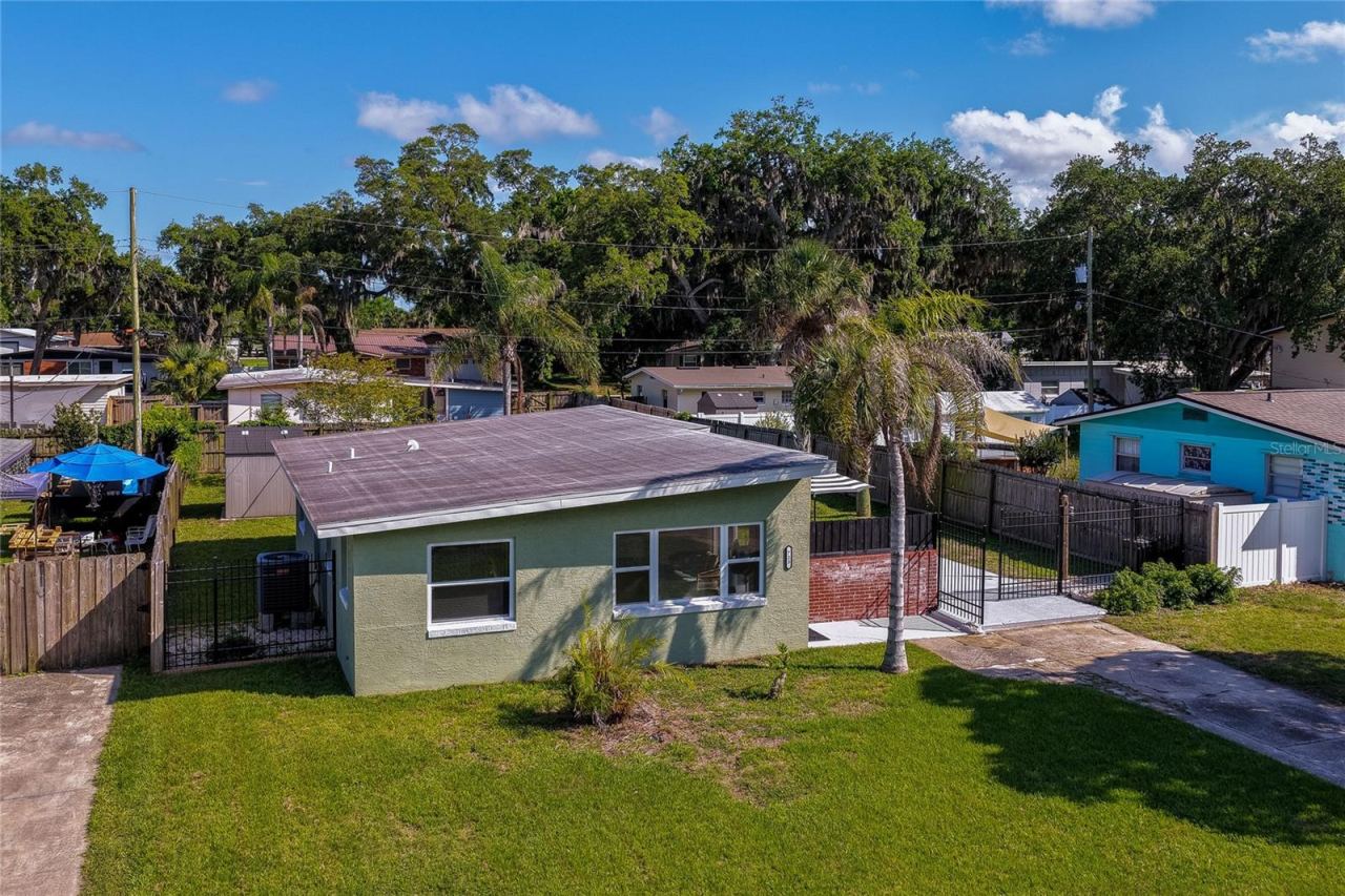 Photo 2 of 723 Steele Ave, South Daytona, FL 32119
