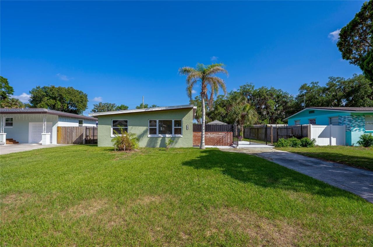 Photo 3 of 723 Steele Ave, South Daytona, FL 32119